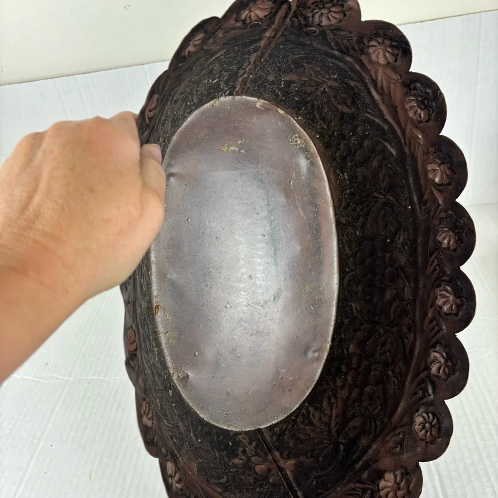 Metal oval planter/basket with scalloped edge and embossed design